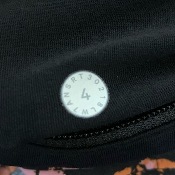 Lululemon women’s Speed Up Short 2.5" inversion Multi / Black Size 4 activewear - Picture 6 of 6